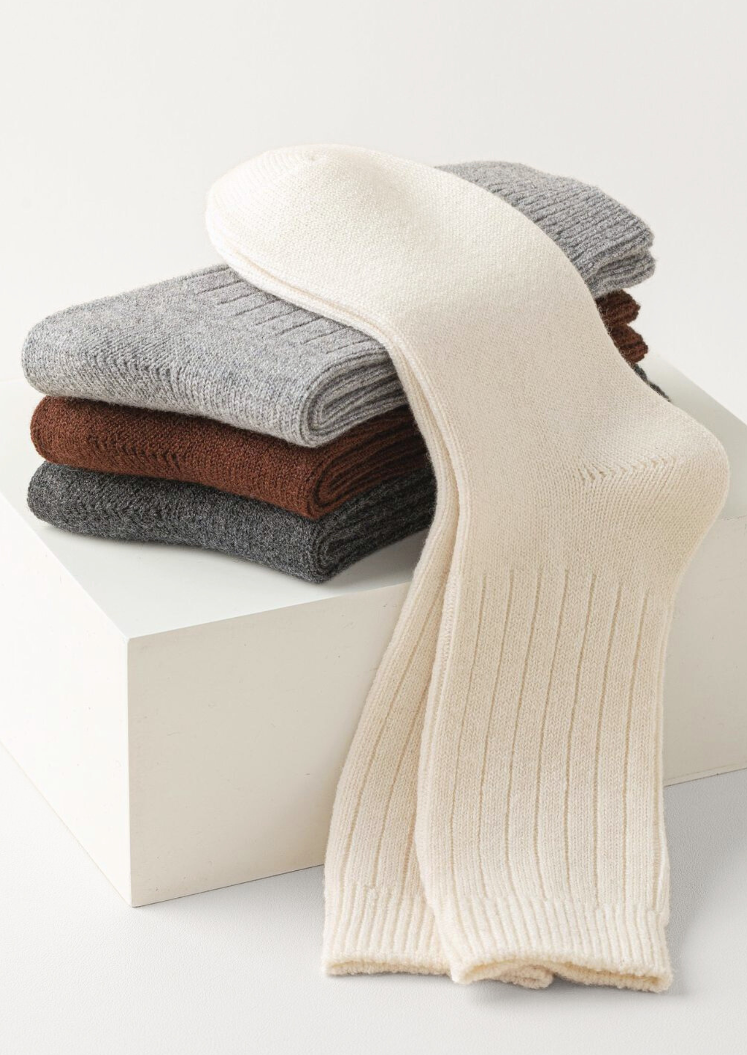 COFFEE ULTRA-SOFT RIBBED MERINO WOOL SOCKS