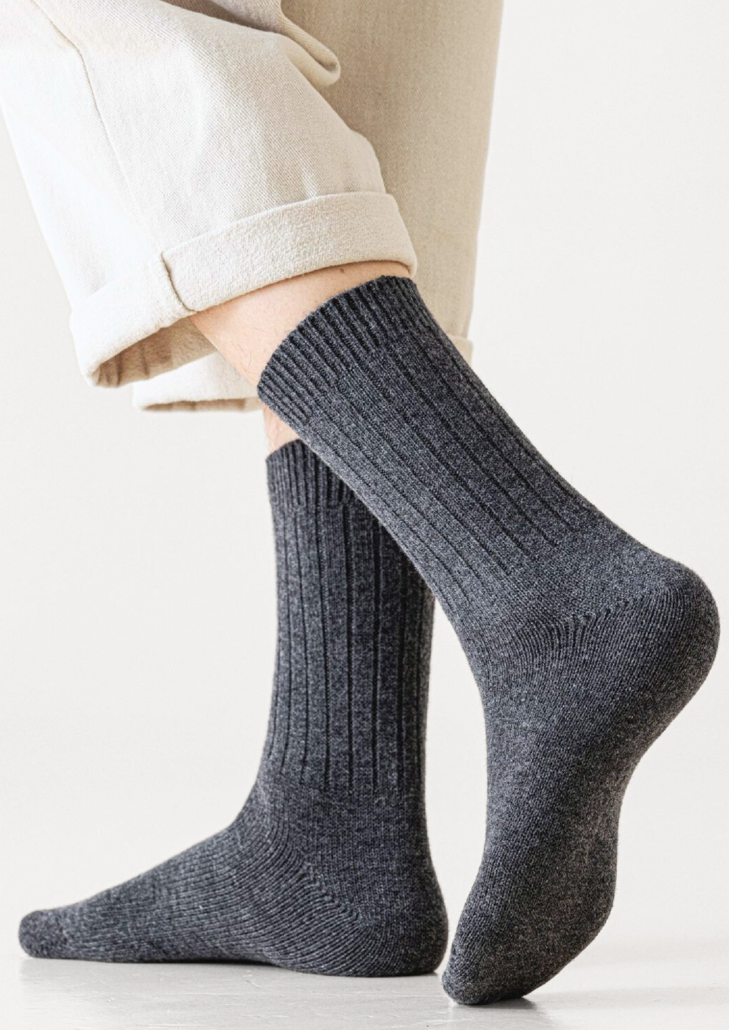 IVORY ULTRA-SOFT RIBBED MERINO WOOL SOCKS